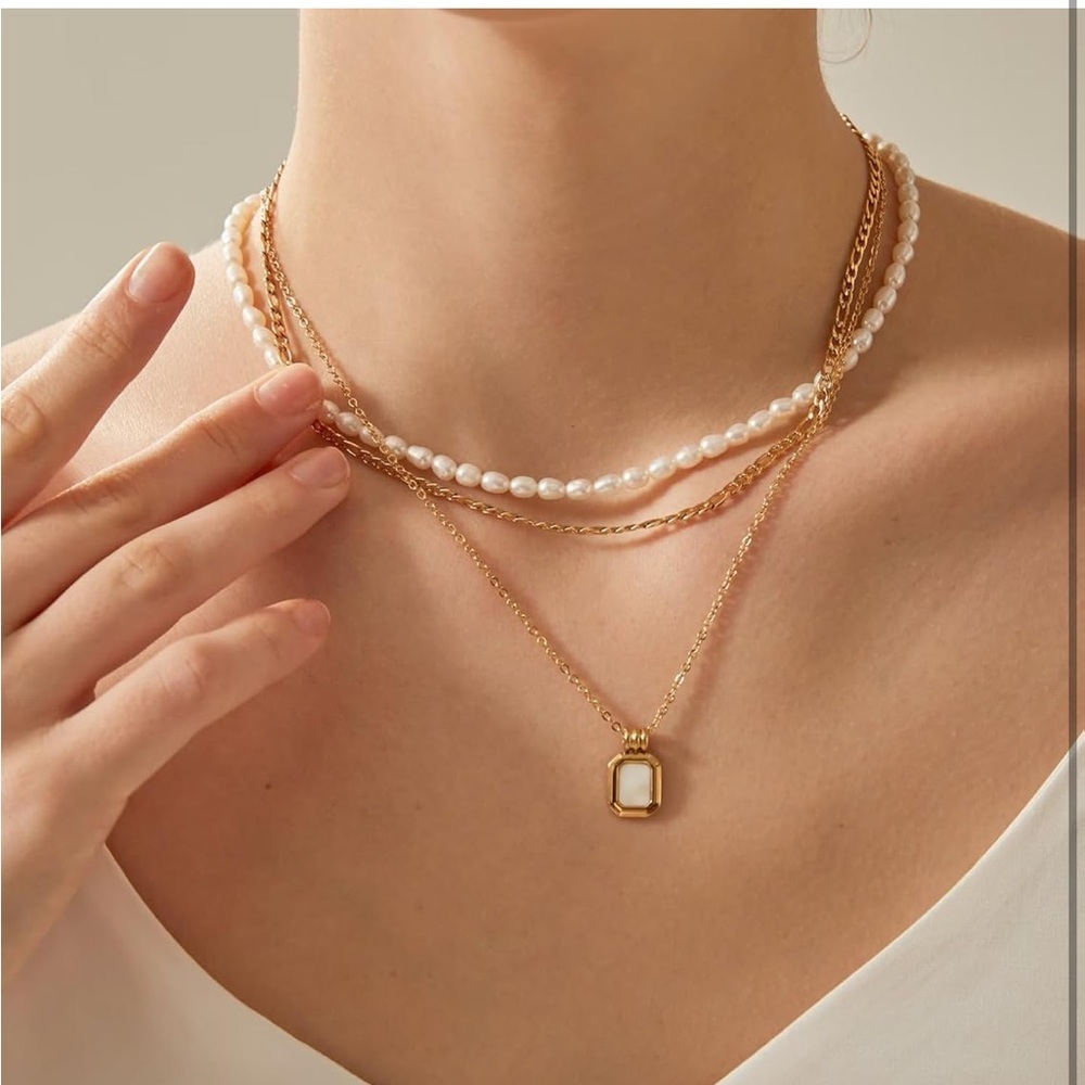Elegant Classic White Pearl Necklace